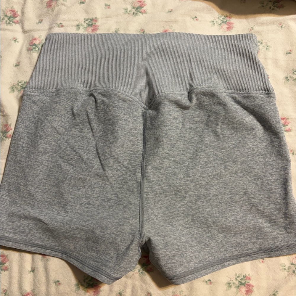 ALO Yoga High-Rise Ribbed Waist Gray Athletic Shorts - Picture 4 of 4
